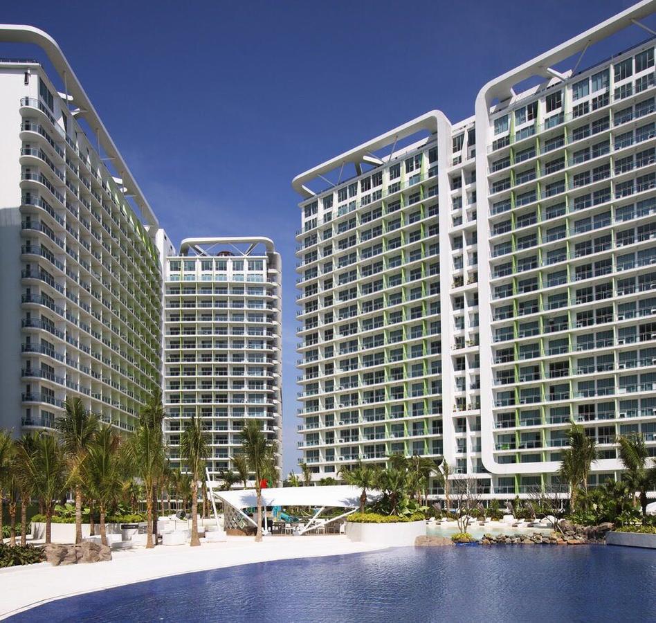 Azure Urban Beach Resort Manila By Radlett Exterior photo