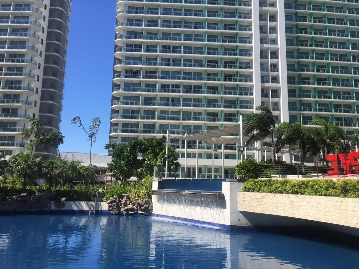 Azure Urban Beach Resort Manila By Radlett Exterior photo