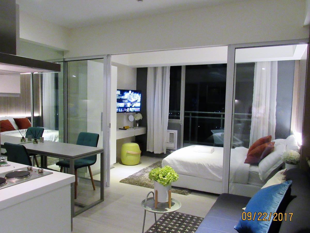 Azure Urban Beach Resort Manila By Radlett Exterior photo